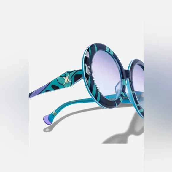 CAMILLA “Editor in Chief” xl oversized oval Vividly Venice marbled sunglasses - Picture 4 of 7
